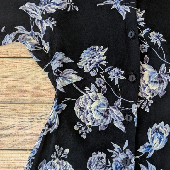 3/$20 Tigerlily Navy Floral Cut Out Back Dress - Picture 8 of 8